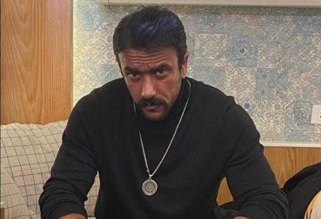 بالصورة.. أحمد العوضي يقلق جمهوره في أحدث ظهور له