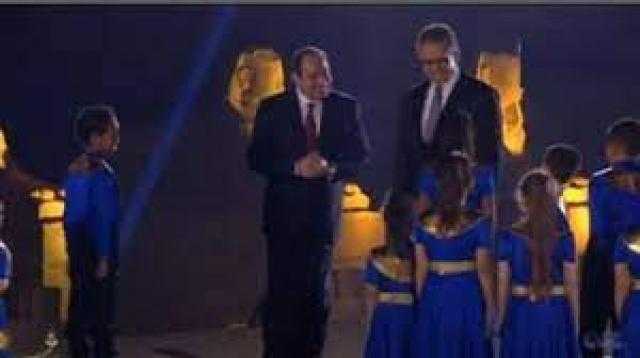 للمرة الثانية,, طفلة أسوان تظهر بجوار الرئيس بحفل الكباش