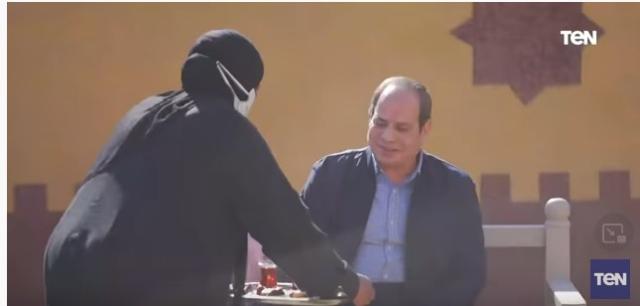 «قبل الفرح كل حاجة هتكون عندك»..  لقطات حصرية للرئيس في أسوان