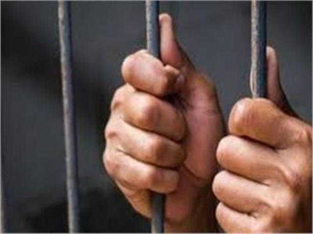 ضبط المتهم بعرض أحد أطفاله للبيع على «فيس بوك»