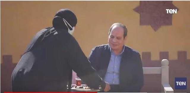 قدمت له الشاي.. عبارات لم تنشر دارت بين سيدة أسوان والرئيس