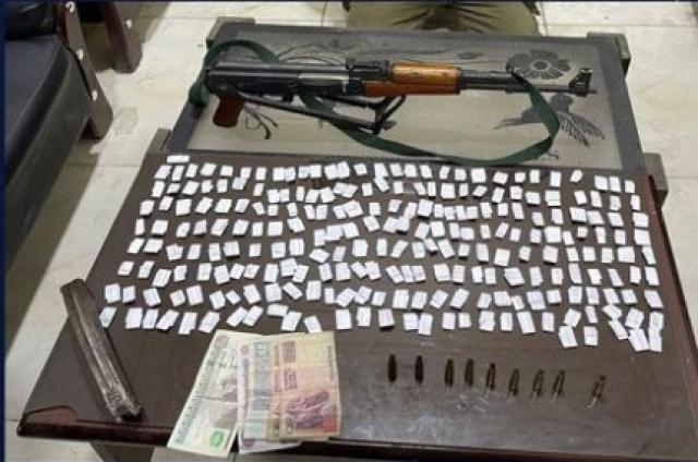 ضبط تاجر مخدرات بالشرقية بحوزته هيروين وبندقية آلي