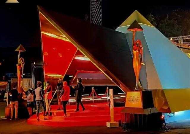 تكريم نيللي وكريم عبدالعزيز .. لقطات من حفل افتتاح مهرجان القاهرة