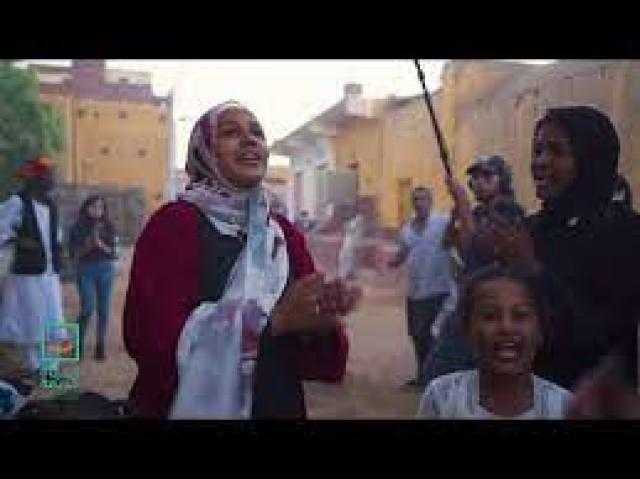 شكرًا بابا السيسي.. عروس أسوان تستقبل جهازها بالأغاني النوبية