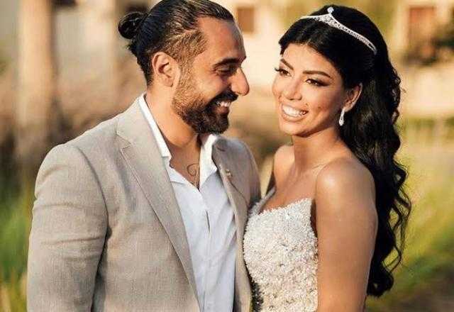 كارولين عزمي تثير الشكوك حول انفصالها عن خطيبها