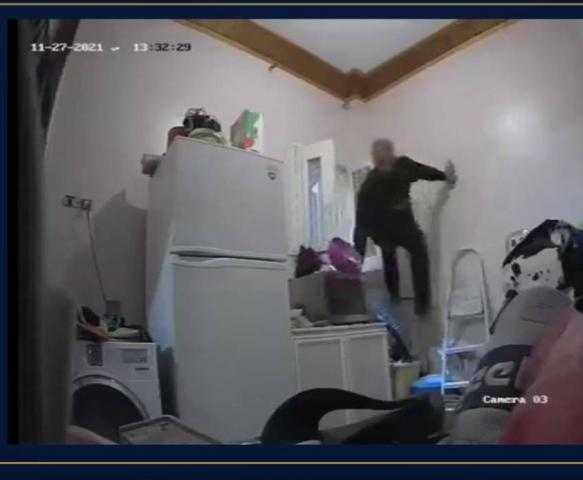 كشفته كاميرات المراقبة..  تسلل لسرقة مسكن جاره بالزقازيق