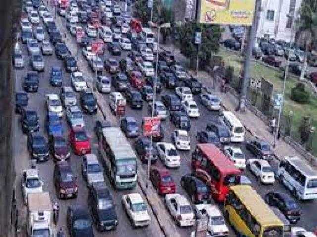 خدمات مرورية لتيسير الحركة بالطرق الرئيسية في القاهرة والجيزة