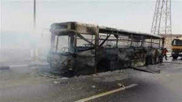 تفحم أتوبيس بالطريق الصحراوي بنطاق العاشر من رمضان