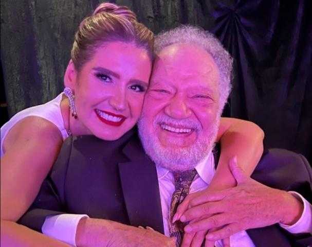 بالصورة.. رسالة حب وتقدير من هنا شيحة لـ يحيى الفخراني