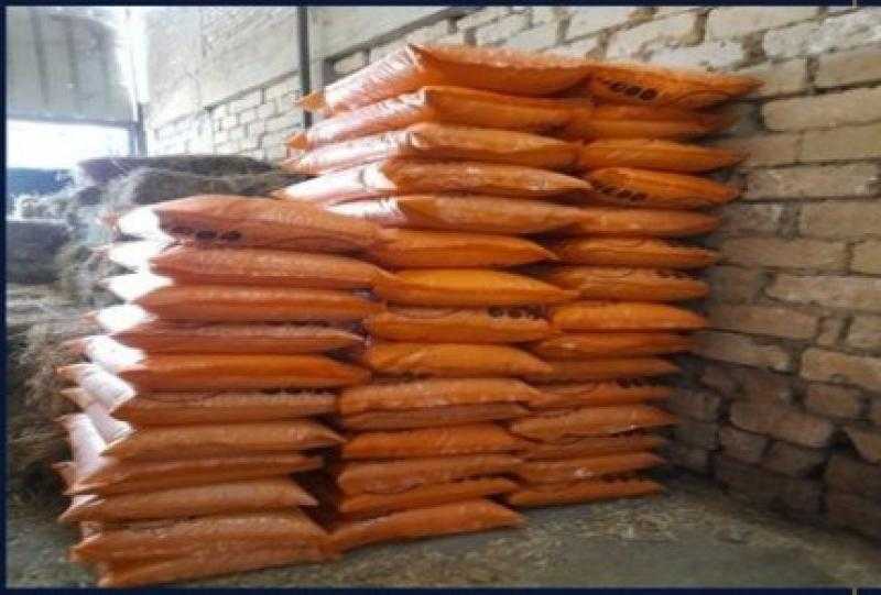 حملات التموين تنجح في ضبط 2.9 طن أعلاف دواجن فاسدة في قنا