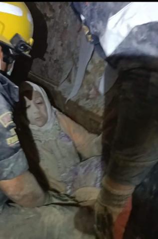 إصابة عجوز في انهيار سقف عقار