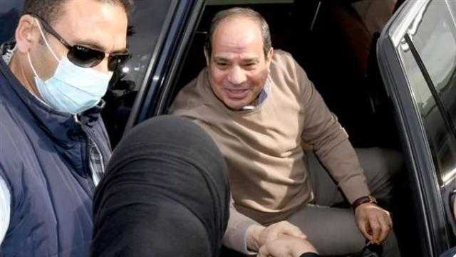 مواطنة للسيسي: «شوف شغلانة لابني».. والرئيس يرد