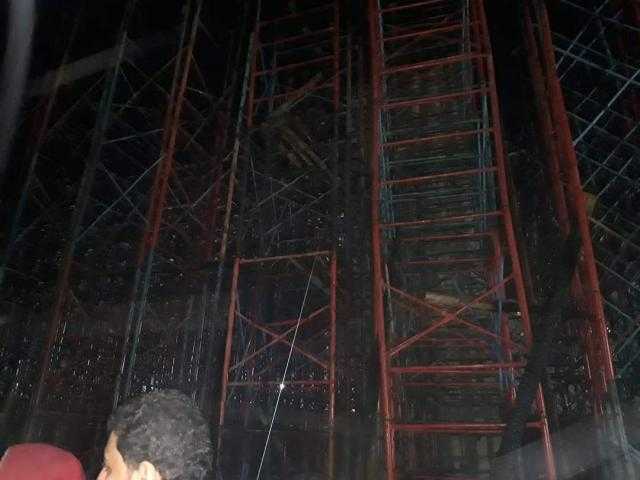 ماس كهربائي وراء حريق موقع تحت الإنشاء ببولاق الدكرور