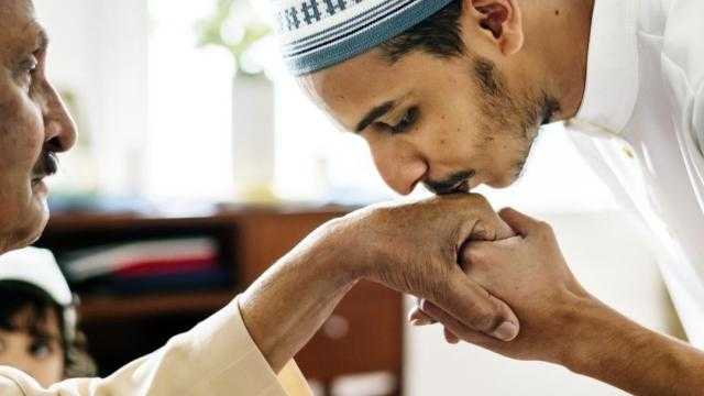 أبي لا يريد صلتي له هل أعد قاطعًا للرحم؟ «مركز الأزهر» يُجيب