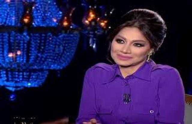 شاهد قبلة من «بسمة وهبة» لضيفها على الهواء