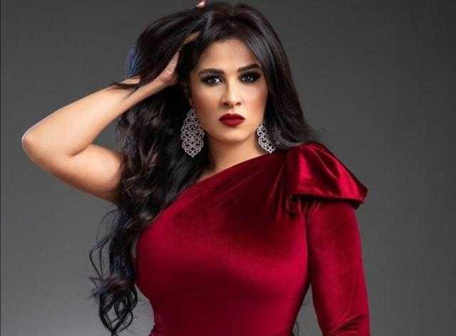 ياسمين عبد العزيز: «خطأ طبي أصابني بتسمم في الدم»