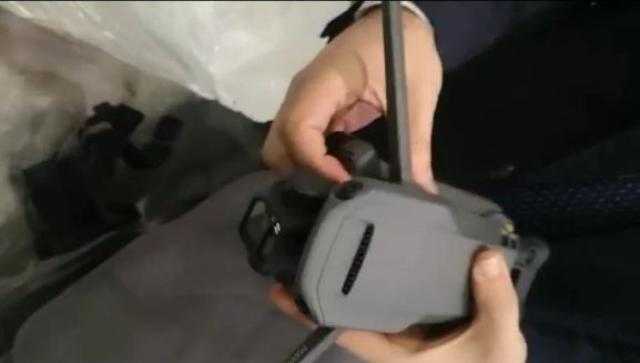 محظور تداولها.. العثور على طائرة تصوير بحقيبة راكب قادم من قطر