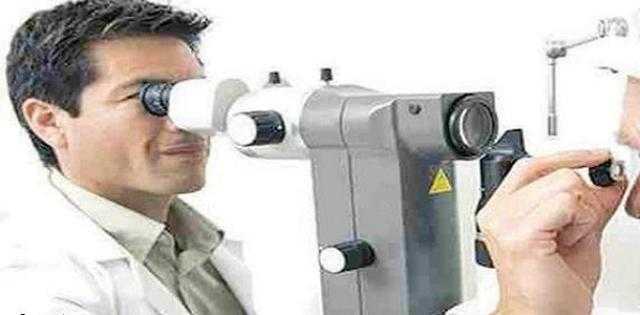 طبيب عيون: «هؤلاء مهددون بالعمى».. فيديو