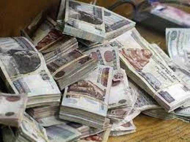 مصطفى بكري منفعلًا : «إنتوا مين وبتجيبوا الفلوس  دي كلها منين»