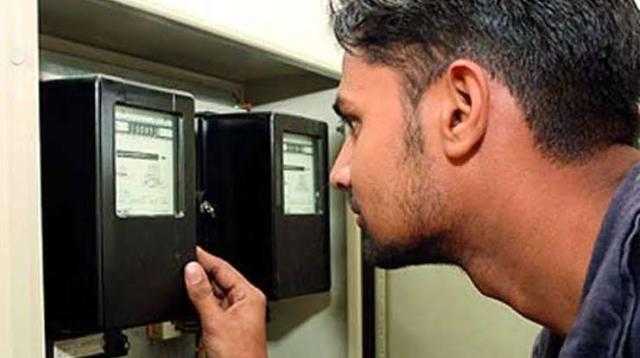 زوجة بدعوى خلع: «بيفصل عني سخان الكهرباء قبل ما ينزل شغله»