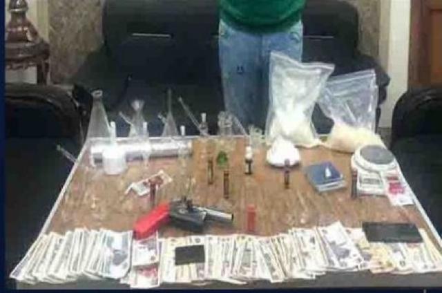 القبض على شخص لاتهامه بالإتجار بالمواد المخدرة والأسلحة بكفر الشيخ