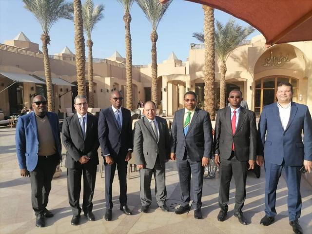 دكتور محمد معيط مع  وزير مالية تنزانيا و وزير مالية زنزبار