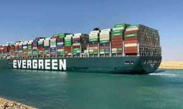 للمرة الثانية.. لحظة عبور السفينة «إيفرجيفن» لقناة السويس