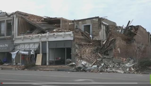 قتلى وجرحى .. أعاصير غير مسبوقة تجتاح أمريكا