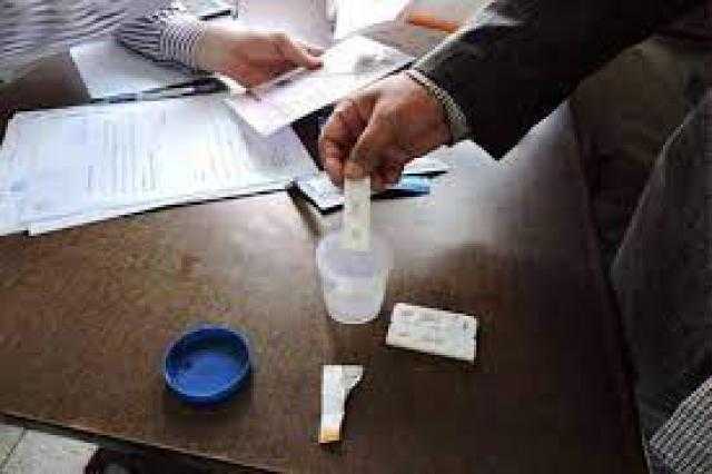 «يا تعيش لكيفك يا لأكل عيشك».. شعار الفصل للموظف المدمن بقوة القانون