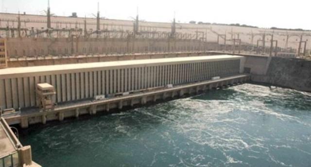 جولة تفقدية داخل مولدات الكهرباء بالسد العالي لعلماء الطاقة الذرية «صور»