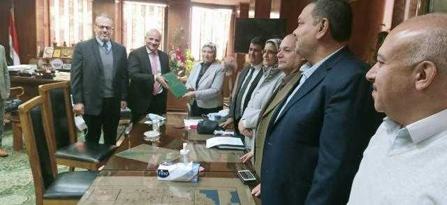 بإجمالي 165مليون جنيه.. توقيع عقدين بالمصرية لنقل الكهرباء لمجابهة زيادة الأحمال