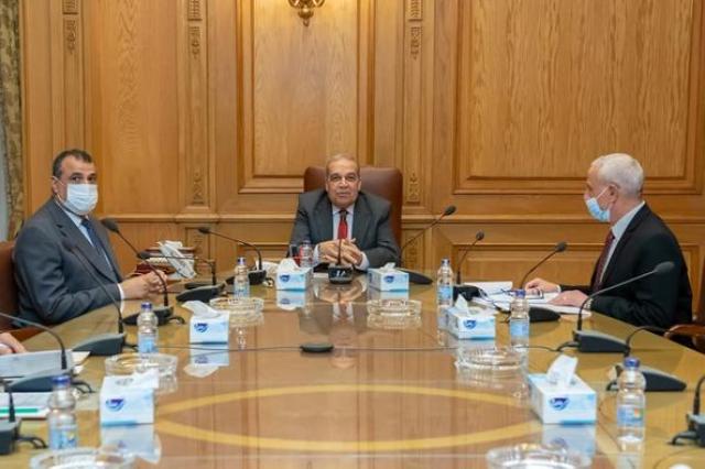 وزير الدولة للإنتاج الحربي وممثلي شركة أم جلوري