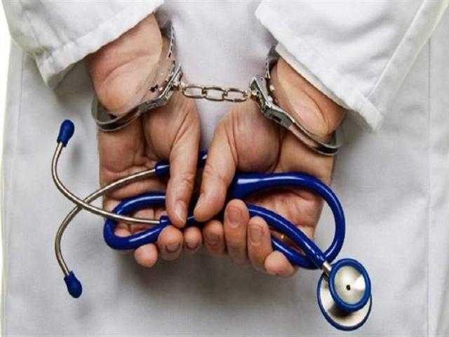 القبض على طبيب هتك عرض مريضة داخل مستشفى بـ 15 مايو