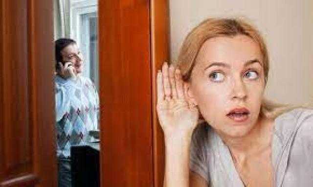 للرجال فقط.. 3 أشياء عليك فعلها لتفادي شك زوجتك