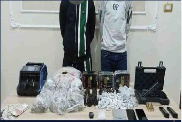 ضبط عاطلين بحوزتهما مواد مخدرة وأسلحة في القاهرة