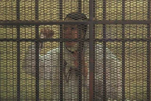 «حنين حسام».. تبكي أمام المحكمة: «مستقبلي بيضيع»