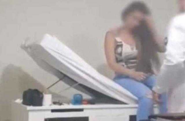 شخص ينتحل صفة طبيب ويهتك عرض 400 سيدة بإيطاليا