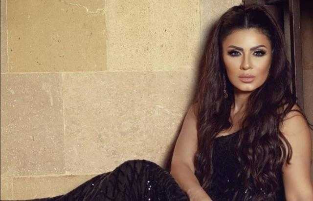 بإطلالة مُميزة.. نجلاء بدر تتألق في أحدث جلسة تصويرية
