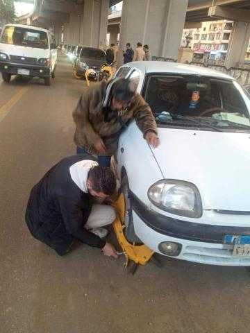 كلبشة السيارات المتعدية علي الطريق العام بالطالبية