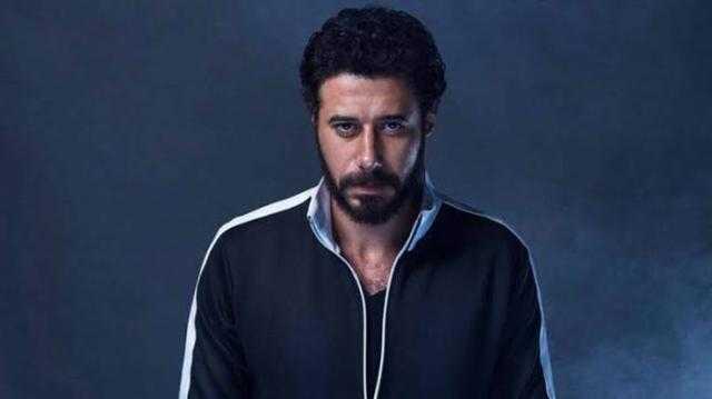 «أسياد إفريقيا».. أحمد السعدني يحتفل بفوز الأهلي على الرجاء المغربي