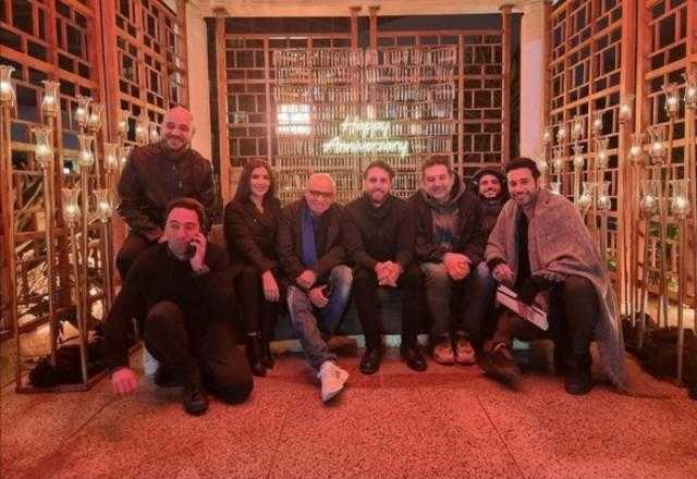 شاهد.. أحمد السعدني بصحبة فريق عمل «بضع ساعات فى يوم ما»
