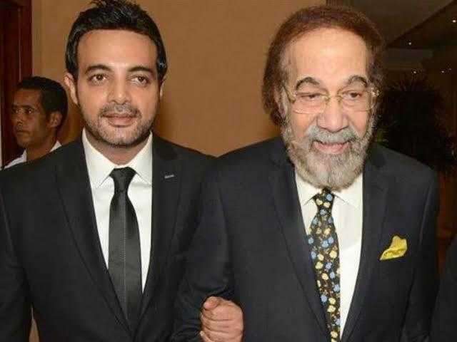 عمرو محمود ياسين: «والدي له مشوار  رائع  في مجال العمل التطوعي»