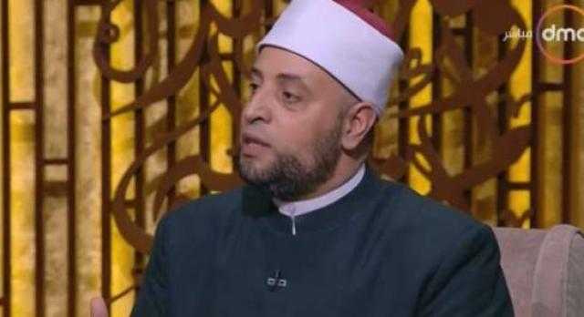 «نصاب وحرامي».. داعية يطالب بمحاسبة منتحلي صفة أزهري
