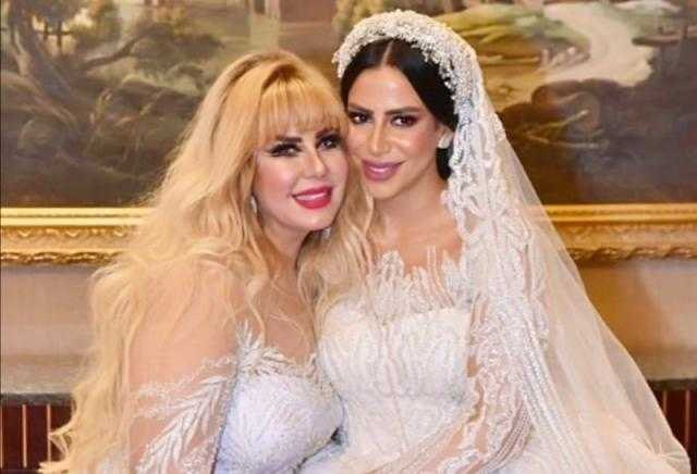الرد الأول لـ منى إش إش بعد أنباء طرد ابنتها ضيوف حفل زفافها