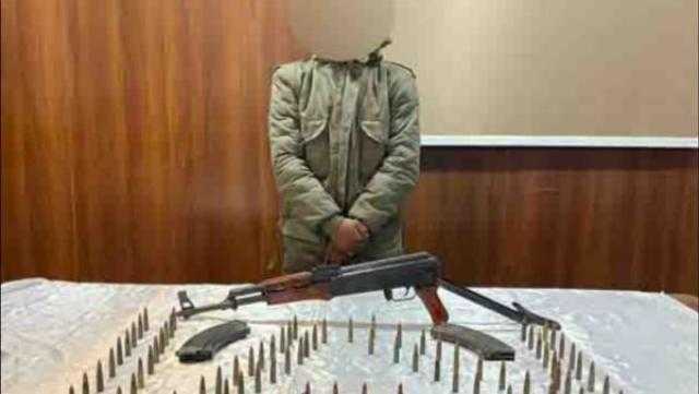 بحوزته بندقية آلي.. ضبط خفير خصوصي ببدر