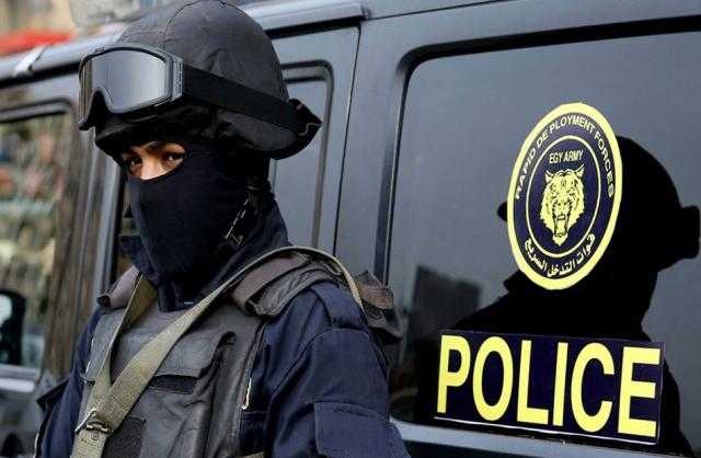 خافت من العقاب.. الأمن يعيد طفلة الغردقة المفقودة لأحضان والديها