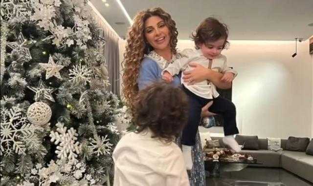 لقطات عفوية من احتفال ميريام فارس بـ «الكريسماس» برفقة عائلتها