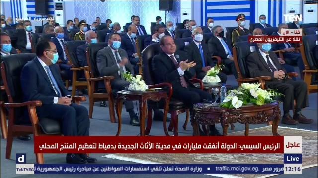 السيسي يروي موقفًا شاهده بنفسه أثناء ركوبه الطائرة