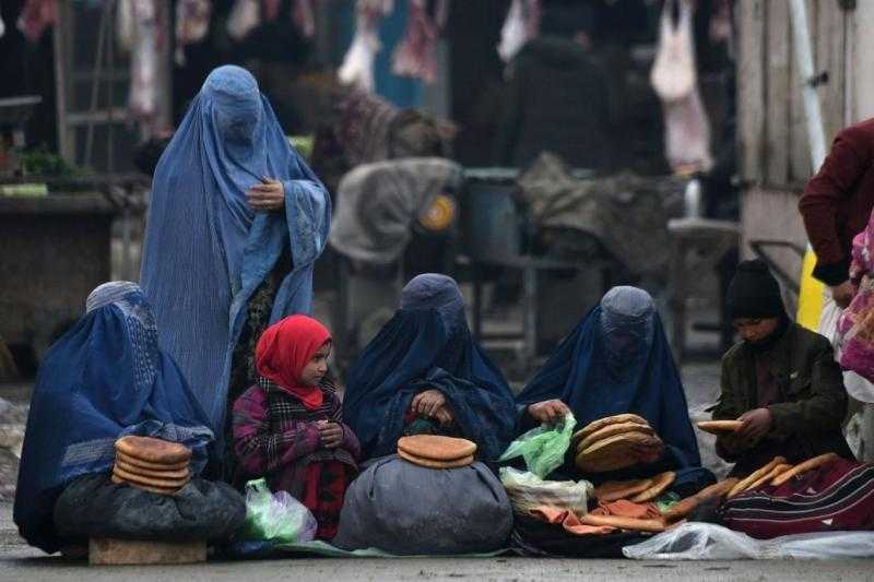 وزير أفغاني: قرار حظر عمل النساء بالمنظمات غير الحكومية لن يُلغى
