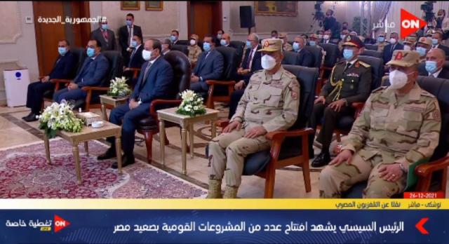 الرئيس السيسي يصل منطقة توشكى لـ افتتاح مشروعات تنمية صعيد مصر - فيديو